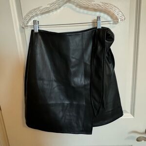 AmyLynn Black Faux Leather Wrap Skirt Sz M (28”Waist 17.5 Length) Back Zipper